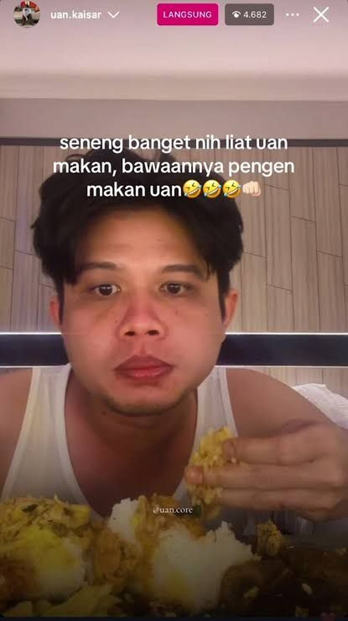 Uan Kaisar Hobi Makan Sambil Live Streaming, Lahap Nasi Padang hingga Lele