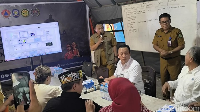 Wamen LH RI Diaz Hendropriyono saat meninjau BPBD terkait masalah data sebaran karhutla di Kaltim berbeda-beda.