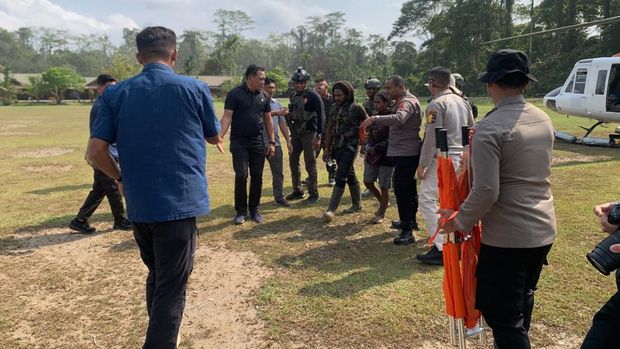 Wanita bernama Demerina Uamang 20 hari tanpa makanan dalam hutan demi menyelamatkan diri usai diculik KKB di Mimika, Papua Tengah. Wanita bernama Demerina Uamang 20 hari tanpa makanan dalam hutan demi menyelamatkan diri usai diculik KKB di Mimika, Papua Tengah.