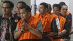 8 Tersangka OTT KPK Terkait Suap HGB Digiring ke Mobil Tahanan