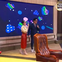 7 Potret Kedekatan Andre Taulany & Amanda Rigby di Acara TV, Gandengan Mesra
