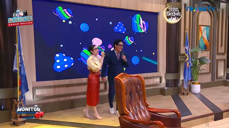 7 Potret Kedekatan Andre Taulany & Amanda Rigby di Acara TV, Gandengan Mesra