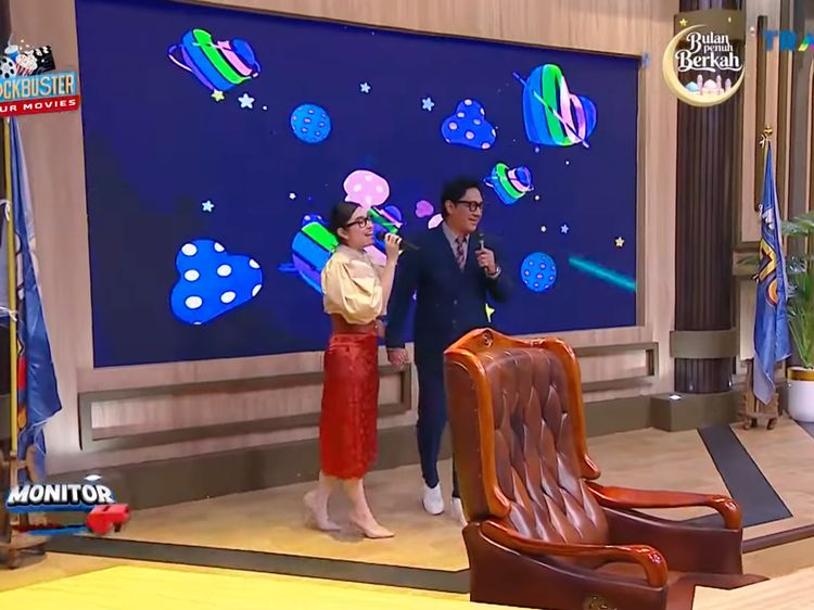 7 Potret Kedekatan Andre Taulany & Amanda Rigby di Acara TV, Gandengan Mesra