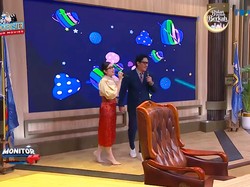 7 Potret Kedekatan Andre Taulany & Amanda Rigby di Acara TV, Gandengan Mesra