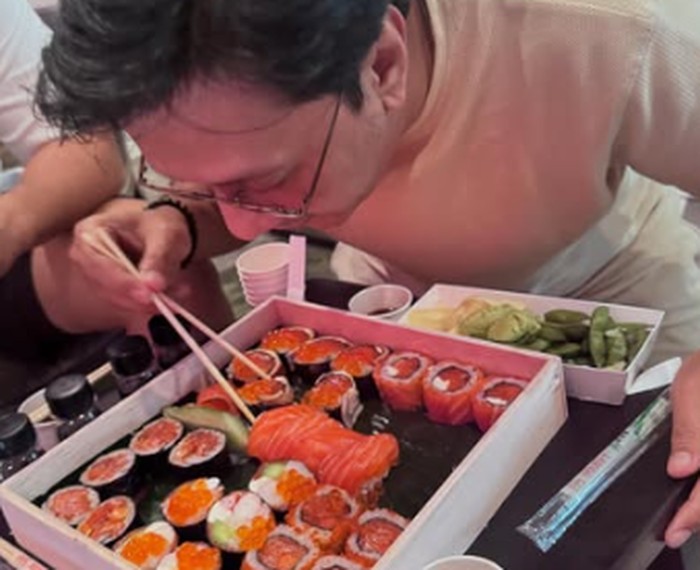 Andre Taulany Ajak Anak-anak Kulineran, Cicip Ramen Jepang hingga BBQ