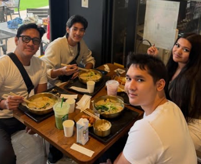 Andre Taulany Ajak Anak-anak Kulineran, Cicip Ramen Jepang hingga BBQ