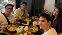Andre Taulany Ajak Anak-anak Kulineran, Cicip Ramen Jepang hingga BBQ