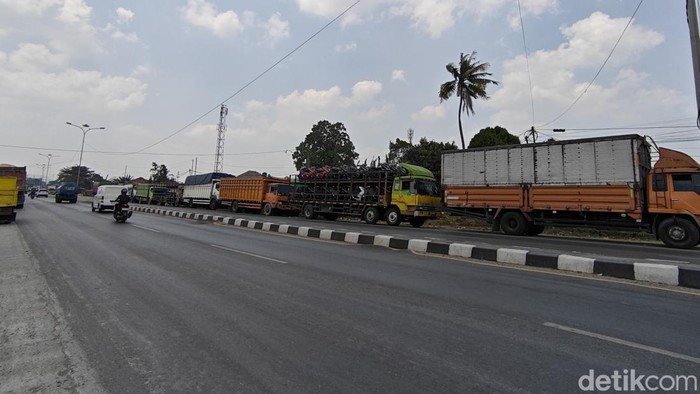 Antrean solar truk di Lampung