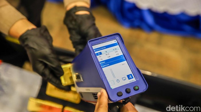 Bea Cukai Gagalkan Penyelundupan 29 Kg Emas Senilai Rp73,3 Miliar Direktur Jenderal Bea dan Cukai Djaka Budhi Utama memberikan keterangan dalam konferensi pers di Kantor Pusat Bea Cukai, Rawamangun, Jakarta Timur, Selasa (15/9/2026). Dalam kesempatan tersebut, Bea Cukai mengungkap rangkaian penindakan terhadap upaya pengeluaran emas secara ilegal melalui sejumlah bandara internasional.