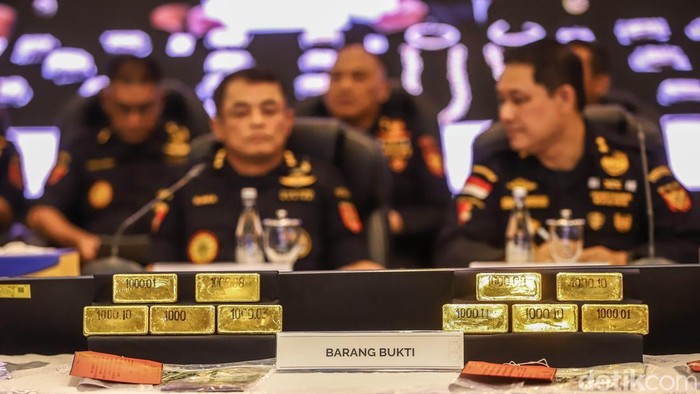Bea Cukai Gagalkan Penyelundupan 29 Kg Emas Senilai Rp73,3 Miliar Direktur Jenderal Bea dan Cukai Djaka Budhi Utama memberikan keterangan dalam konferensi pers di Kantor Pusat Bea Cukai, Rawamangun, Jakarta Timur, Selasa (15/9/2026). Dalam kesempatan tersebut, Bea Cukai mengungkap rangkaian penindakan terhadap upaya pengeluaran emas secara ilegal melalui sejumlah bandara internasional.