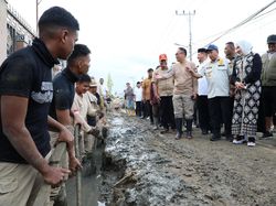 Berjibaku Pulihkan Aceh Tamiang, Praja IPDN Bersihkan Permukiman Warga