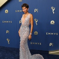 Foto: Best Dressed Emmy Awards 2026, Ada Aktris Berdarah Indonesia