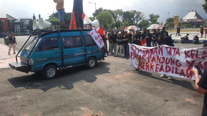 Demo di Jember soal penataan pasar