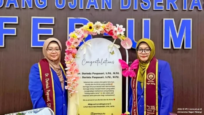 Durinda dan Durinta, saudara kembar yang berhasil lulus S3 UM bersama.