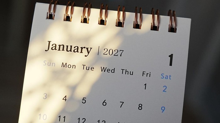 Close-up of a calendar for January 2027, displaying the first day of the month. Clear layout with days of the week, ideal for planning, organization, and time management.