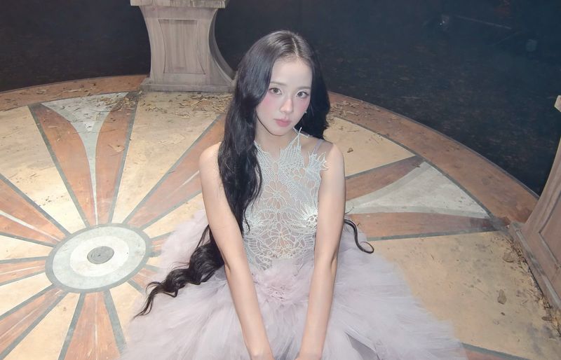 Jisoo BLACKPINK Penampilan Jisoo BLACKPINK dalam video klip lagu terbarunya CLICK.