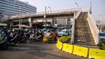 JPO Tengah Jalan Cawang Kini Dilengkapi Zebra Cross