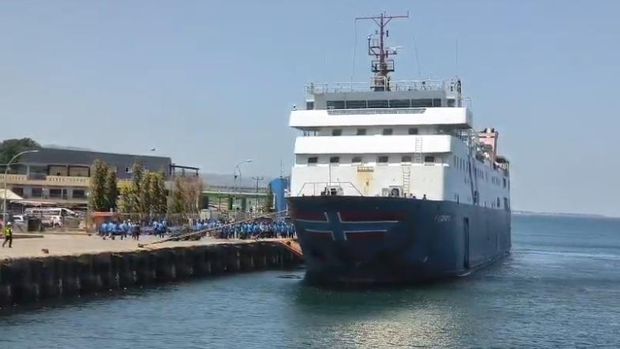 Kapal KM Pantokrator dan suasana kabut asap di perairan. Dokumen Istimewa Kapal KM Pantokrator dan suasana kabut asap di perairan. Dokumen Istimewa