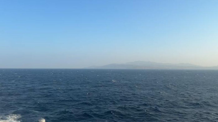 Kapal KM Pantokrator dan suasana kabut asap di perairan. Dokumen Istimewa