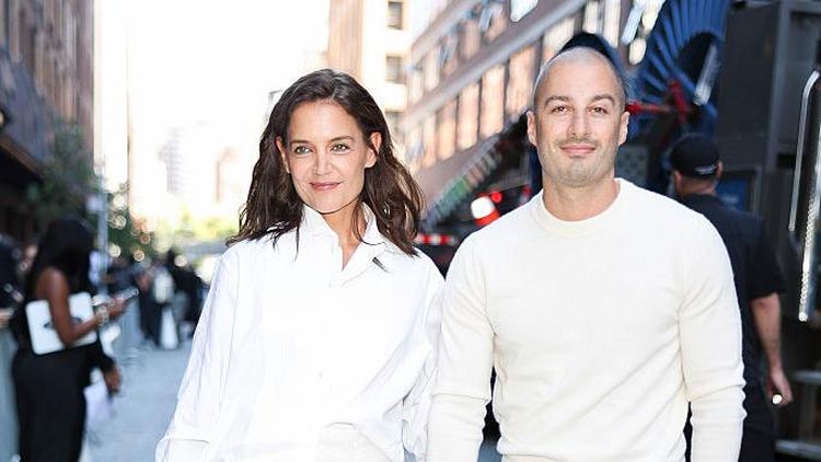 Potret Gaya Couple Katie Holmes dan Pacar Berondong di NYFW Hingga US Open
