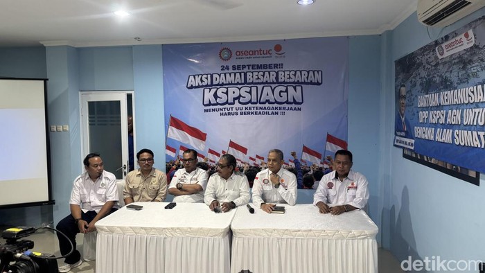 Konferensi Pers koalisi buruh, Selasa (15/9/2026).