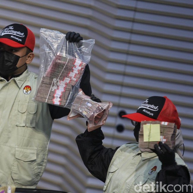 KPK Pamerkan Uang Rp106,3 M Hasil OTT Suap HGB