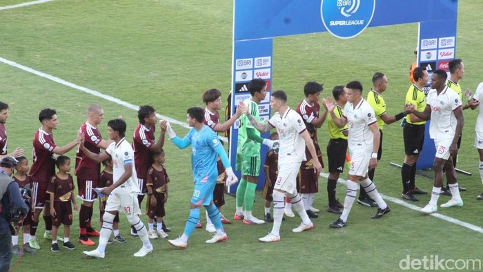 Laga Super League 2026/2027 saat PSM Makassar vs Arema FC di Stadion Gelora BJ Habibie.