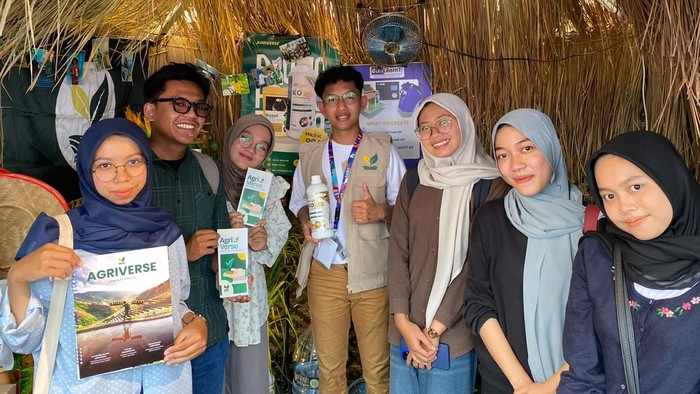 Mahasiswa Universitas Muhammadiyah Yogyakarta (UMY), Arif Reksa Pambudi, yang mengembangkan produk pupuk organik cair berbahan dasar keong emas