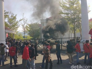Demo Mahasiswa Tuntut Dirut PDAM Palopo Dicopot Ricuh Siang Ini