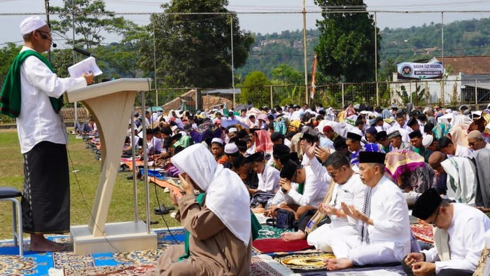 Momen Wabup Bandung Barat, Asep Ismail Ikut Salat Istisqa di Cikalongwetan