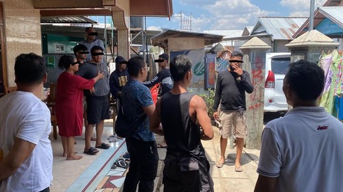 Petugas saat melakukan penggerebekan terhadap pengedar sabu di Sumbawa, NTB, Selasa (15/9/2026). (Foto : Polda NTB).