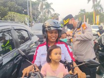 Polisi Bagikan 1.300 Masker ke Pengendara Imbas Kabut Asap di Pekanbaru