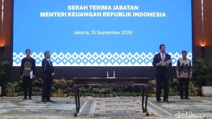 Purbaya Serahkan Jabatan Menkeu kepada Suahasil Nazara Mantan Menteri Keuangan Purbaya menyerahkan kedudukan kepada Suahasil Nazara di gedung Kementerian Keuangan, Jakarta, Selasa (15/9/2026).