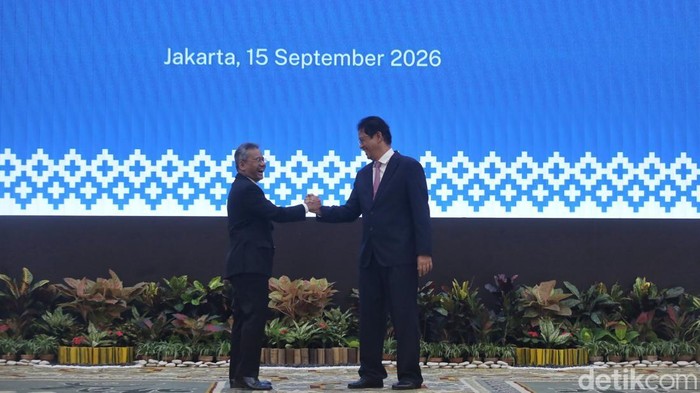 Purbaya Serahkan Jabatan Menkeu kepada Suahasil Nazara Mantan Menteri Keuangan Purbaya menyerahkan kedudukan kepada Suahasil Nazara di gedung Kementerian Keuangan, Jakarta, Selasa (15/9/2026).