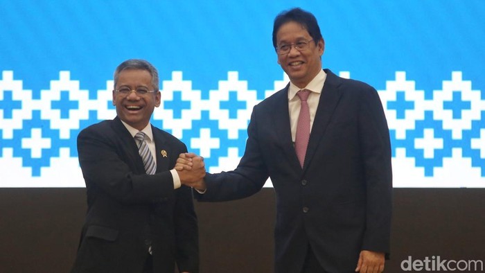 Purbaya Serahkan Jabatan Menkeu kepada Suahasil Nazara Mantan Menteri Keuangan Purbaya menyerahkan kedudukan kepada Suahasil Nazara di gedung Kementerian Keuangan, Jakarta, Selasa (15/9/2026).