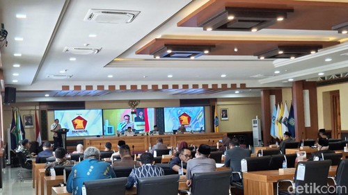 Raperda tentang Perubahan APBD Provinsi NTB Tahun Anggaran 2026 di Rapat Paripurna DPRD NTB, Selasa (15/9/2026).