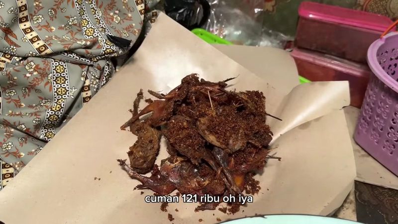 Salut! Nenek 73 Tahun Ini Sudah 30 Tahun Jualan Puyuh Goreng Rp7 Ribuan Salut! Nenek 73 Tahun Ini Sudah 30 Tahun Jualan Puyuh Goreng Rp7 Ribuan