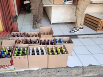 Satpol PP Kota Depok Gerebek 5 Toko Miras, 1.972 Botol Disita
