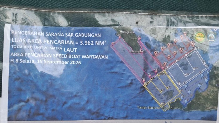 Sebanyak 20 kapal dikerahkan operasi pencarian lima jurnalis dan tiga kru kapal yang hilang di Selat Sunda saat meliput Gunung Anak Krakatau. (dok Istimewa)