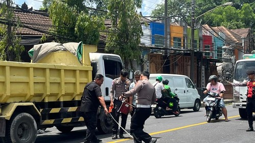 TKP tabrakan maut yang menyebabkan satu orang tewas di Jalan DenpasarGilimanuk, tepatnya di Banjar Dakdakan Kelod, Desa Abiantuwung, Kecamatan Kediri, Tabanan, Selasa (15/9/2026). /Istimewa