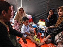 Usai Kebakaran, Warga Jelambar Bertahan di Tenda Pengungsian