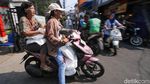 Warga Kartini Sawah Besar Terima Bantuan 30 Kg Beras