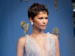 Gaya Zendaya Pamer Rambut Pixie di Red Carpet, Terinspirasi Halle Berry