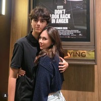 Gaya Wulan Guritno Pose Mesra Bareng Putranya, Paras Ganteng Bikin Salfok