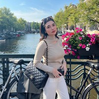 Intip Gaya Amanda Rigby, Calon Istri Andre Taulany dengan Barang Branded