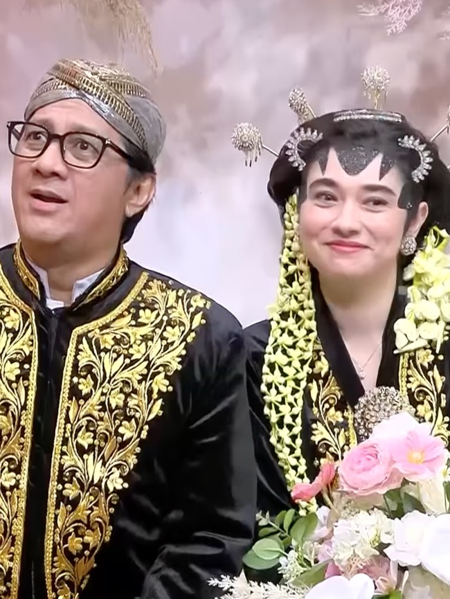 Foto Pernikahan Andre Taulany-Amanda Rigby di Acara TV, Jadi Pengantin Jawa