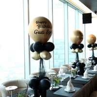 Ruangan tampak sudah dihiasi dengan balon-balon berwarna hitam dan emaas, lengkap dengan tulisan Happy Birthday Gusti Ega. Di keterangan unggahannya, Gusti Ega sendiri menulis, 9 September Sebuah kejutan yang manis, malam yang indah, dan kenangan yang tak akan terlupakan. Terima kasih untuk semua perhatian, usaha, dan kasih sayang yang membuat hari spesial ini terasa begitu berarti. Bahagia, bersyukur, dan penuh cinta. Foto: Instagram/@gustiega