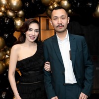 8 Potret Angel Karamoy Beri Kejutan Ultah Gusti Ega, Hadiahi Jam Tangan Mewah