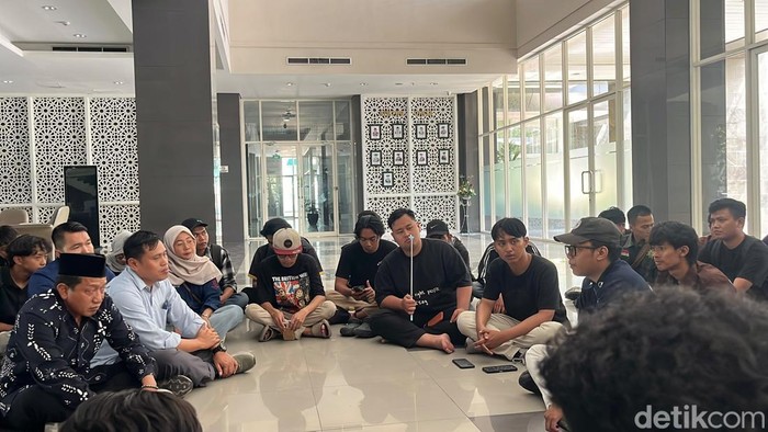 Audiensi mahasiswa UINSA dengan pihak kampus