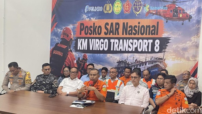 Basarnas memberikan keterangan terkait update pencarian korban KM Virgo Transport 8